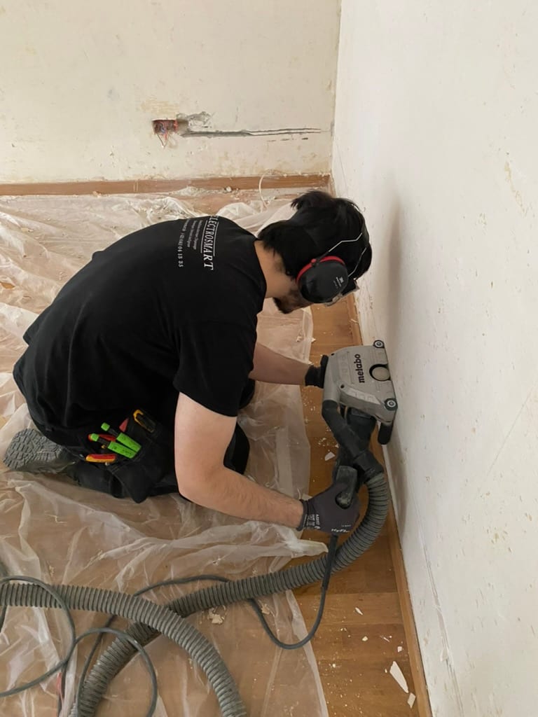Rainurage mural pour rénovation électrique